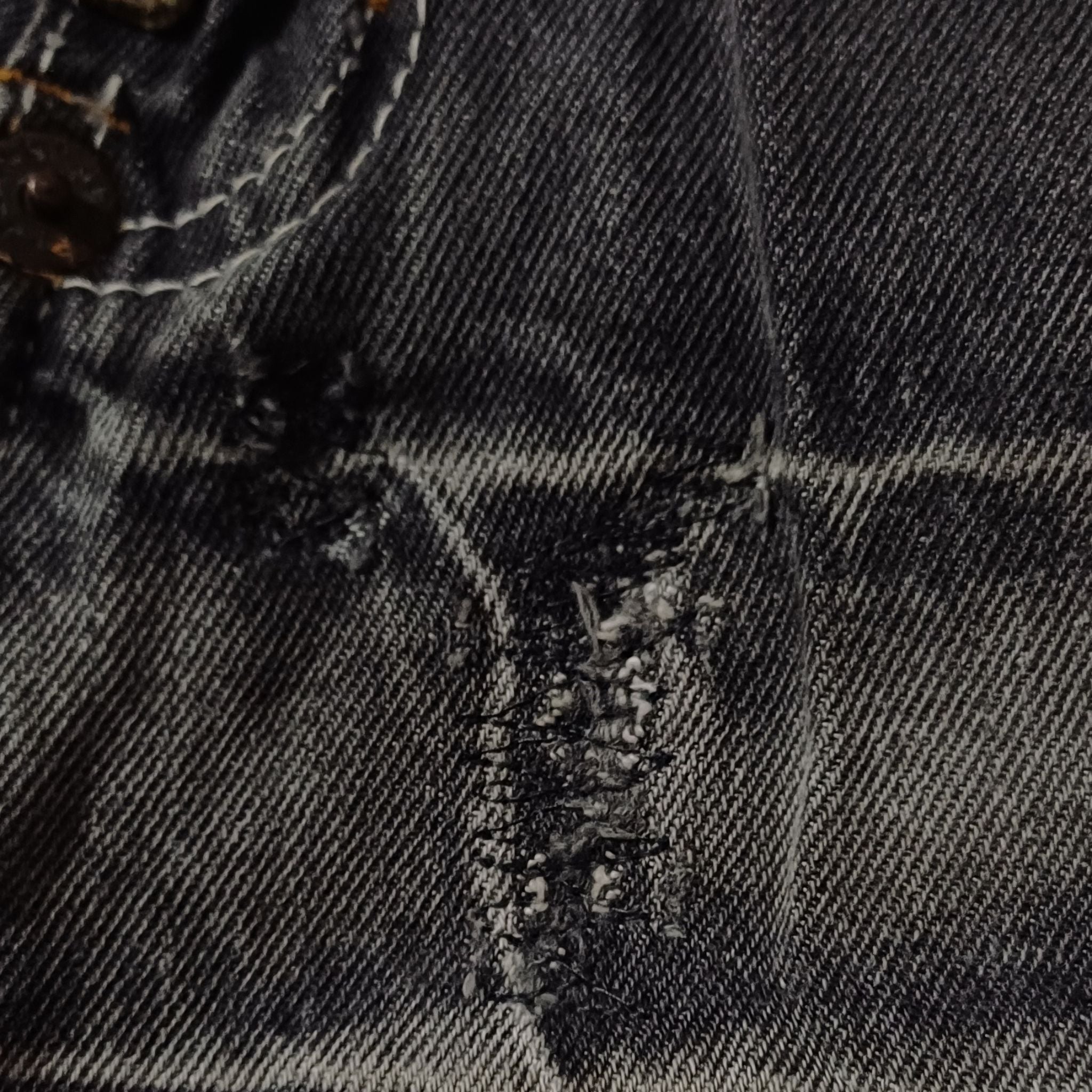 IGHTMUN Distressed Y2K Denim - (W34 X L41)